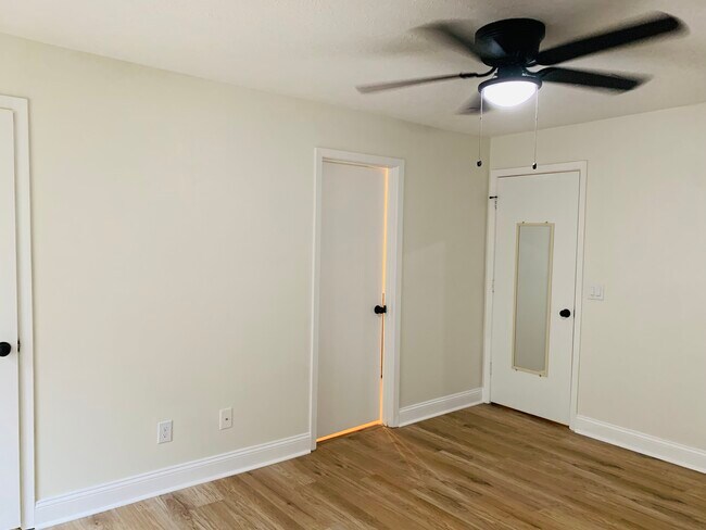 Building Photo - 524 Warm Springs Cir