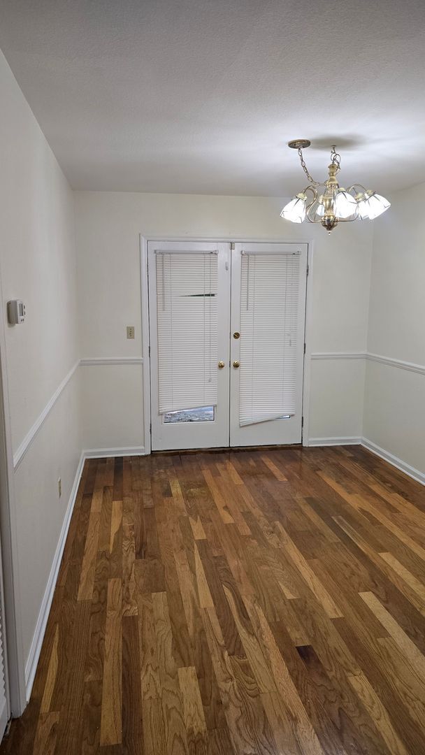 Building Photo - Beautiful Large home off of Mahan