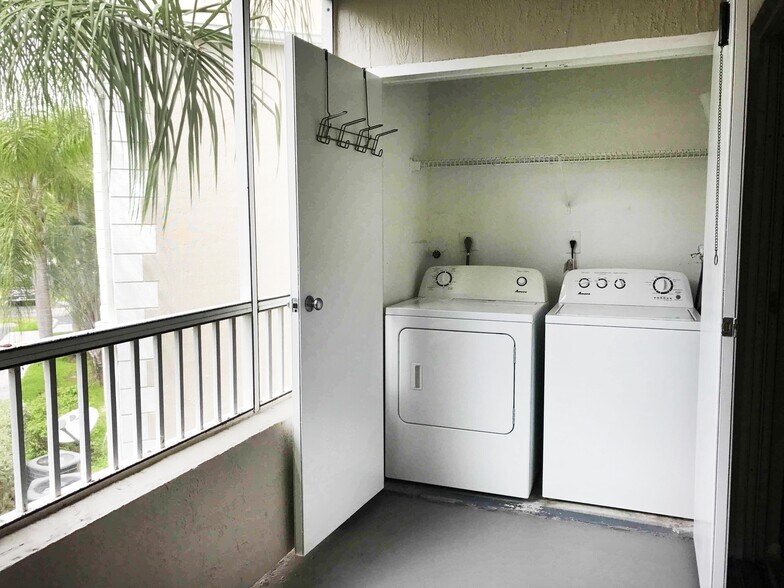 Building Photo - 2810 N Oakland Forest Dr