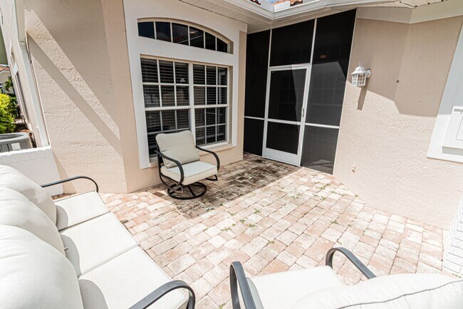 Building Photo - Beautiful 2-Bed Home, Dog Friendly & Resort-Style Amenities – Available for Annual Rental!