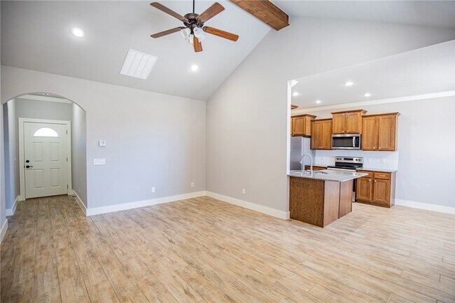 Building Photo - 303 Alder St