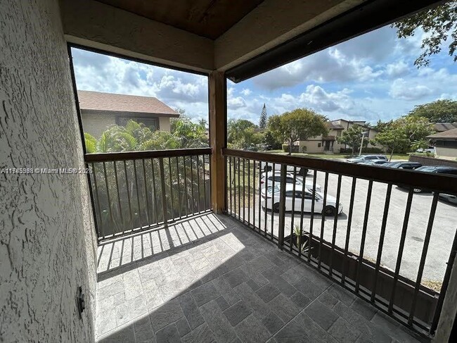 Building Photo - 2101 Bayberry Dr