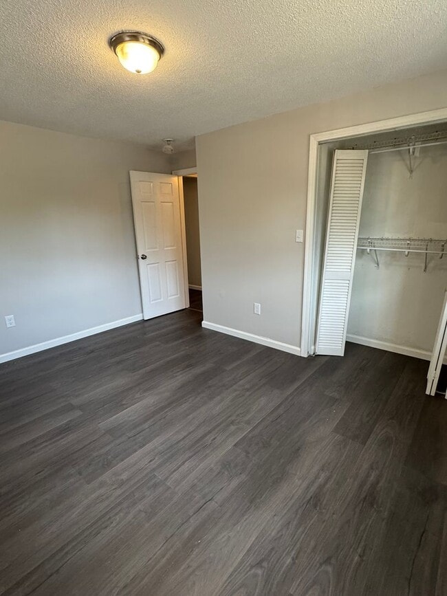 Building Photo - 3 bedroom townhouse Lawrence, MA