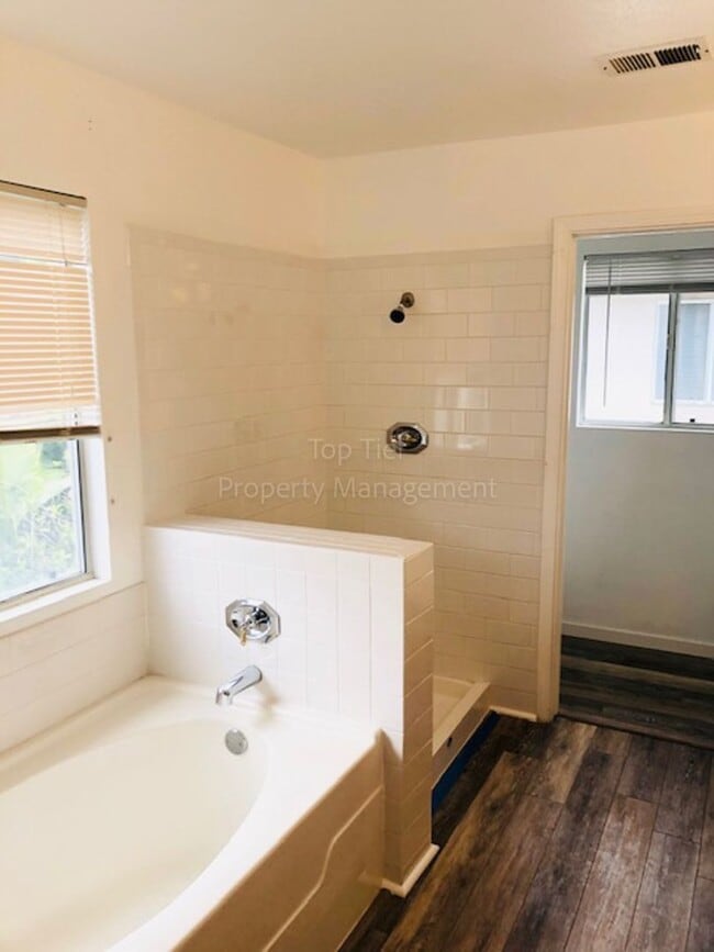 Building Photo - Beautiful 4 Bd/2.5 Ba, 1806 sf single-family house in Walnut Creek available now!