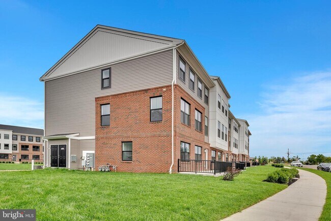 Building Photo - 125 LEWIS FISHER Dr
