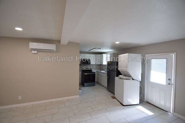 Building Photo - 527 Garden Dr N