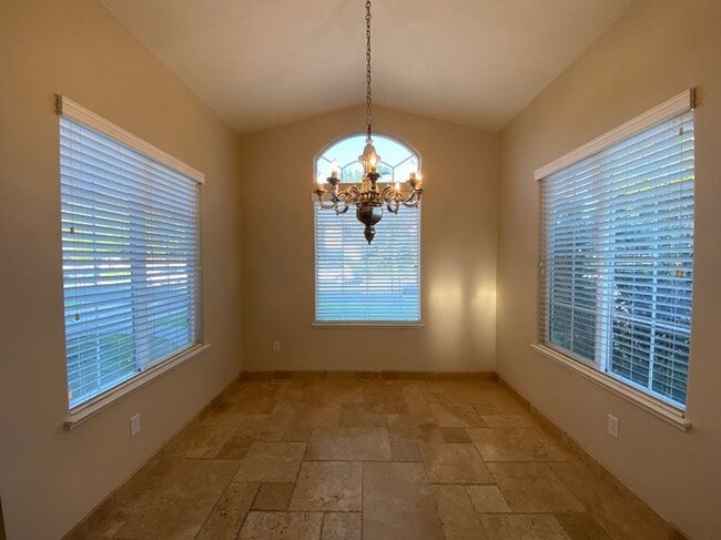 Building Photo - Beautiful Three Bedroom Single Level Napa Home