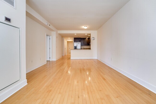 Building Photo - 1125 Maxwell Ln