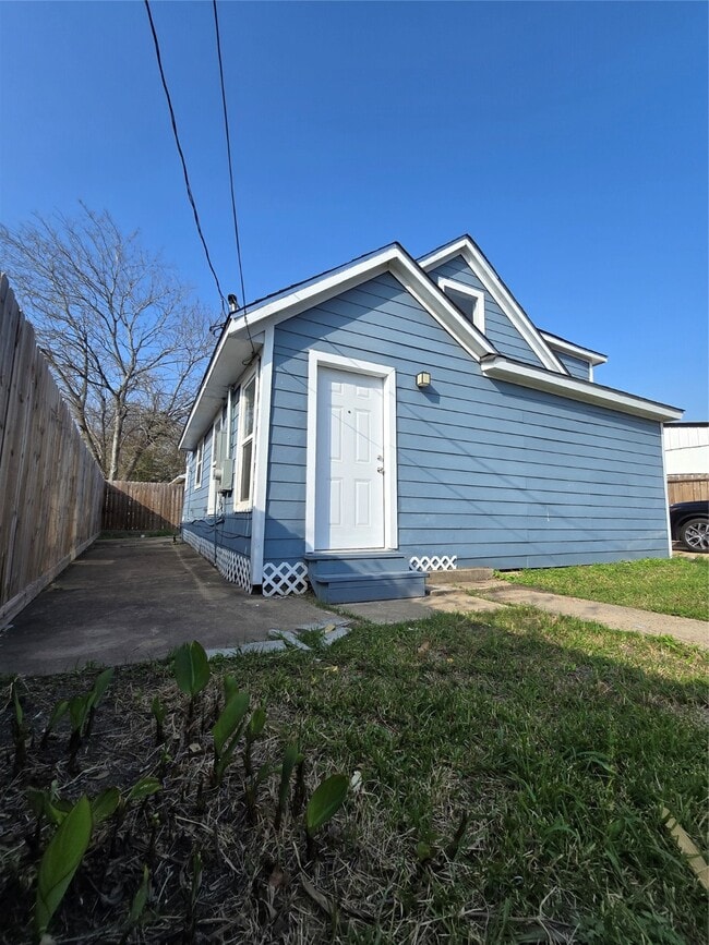 Building Photo - 505 Park Ln