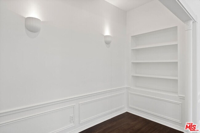 Building Photo - 148 S Camden Dr