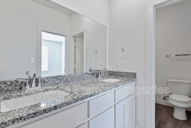 Building Photo - 718 W Texas St