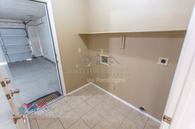 Building Photo - 3950 W Saragosa St