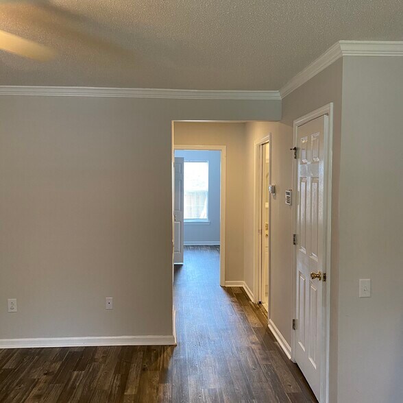 Building Photo - 3068 Queensgate Way