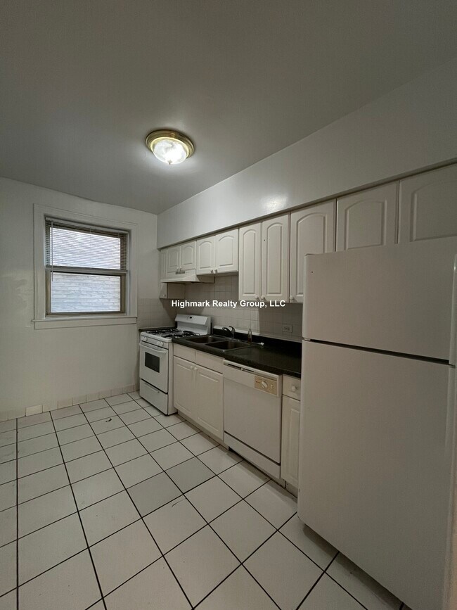 Building Photo - 910 Reba Pl