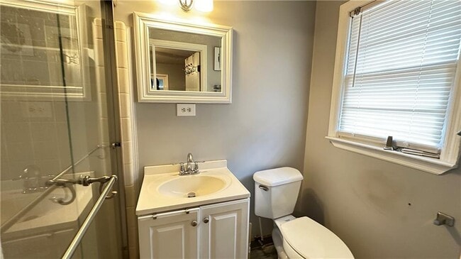 Building Photo - 364 Navarre Dr