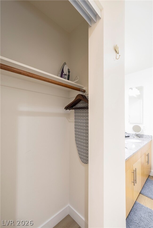 Building Photo - 353 E Bonneville Ave