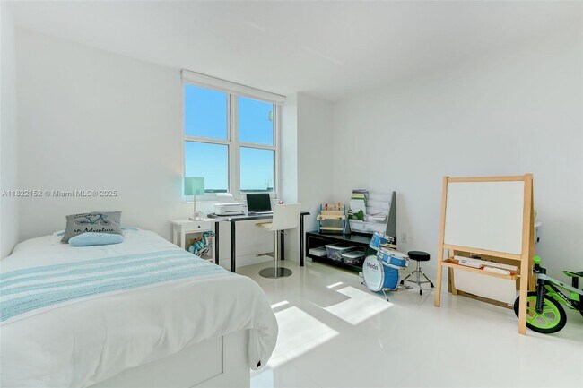 Building Photo - 3000 Coral Wy