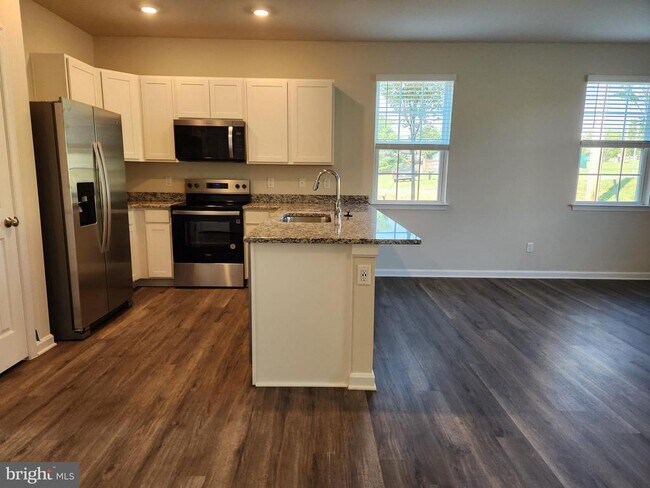 Building Photo - 212 Caterpillar Dr