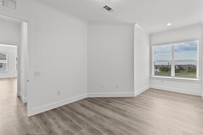 Building Photo - 1664 Hillside Terrace