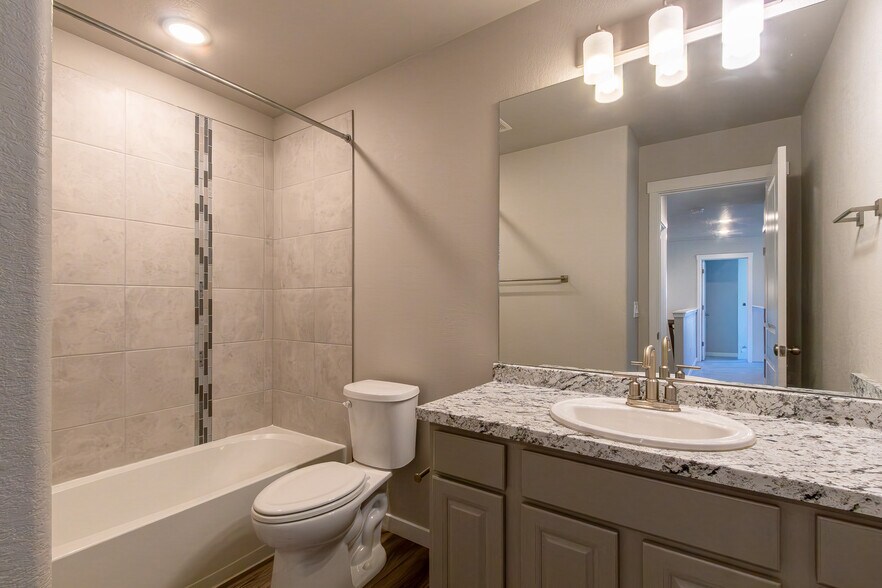 Building Photo - 8136 Lookout Ct