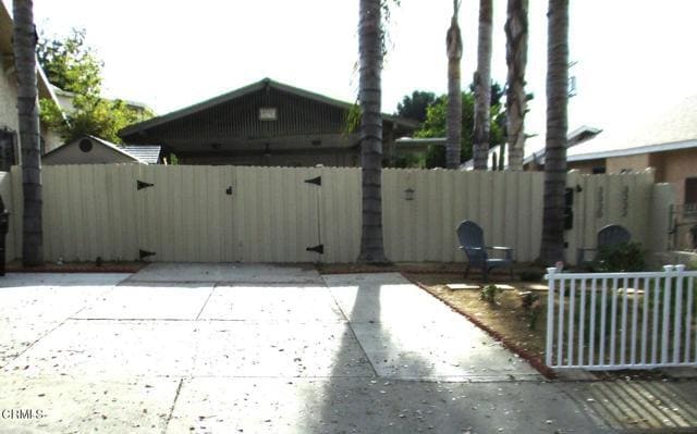 Building Photo - 3330 Thorpe Ave