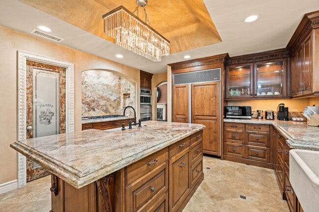 Building Photo - Elegant 5BR Furnished Estate with Pool & G...