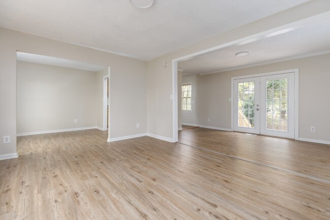 Building Photo - 4032 Summerhill Dr NW