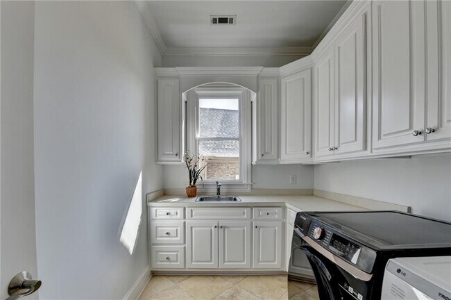 Building Photo - 8330 Royal Melbourne Way