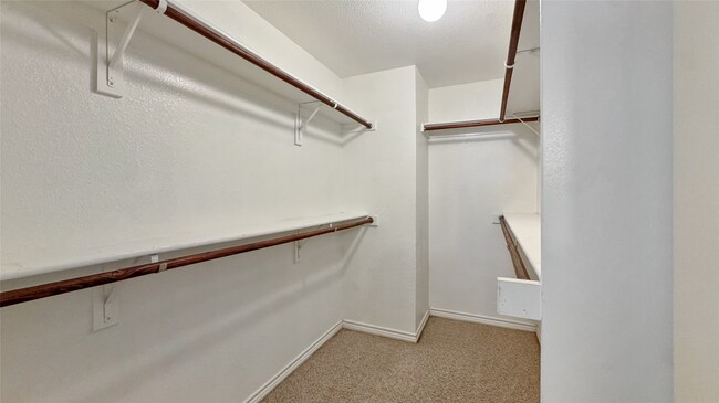 Building Photo - 2126 Hunt Club Trail