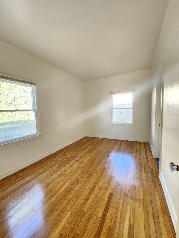 Building Photo - 2025 Cheremoya Ave