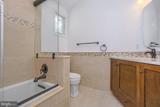 Building Photo - 2962 Strathmeade St