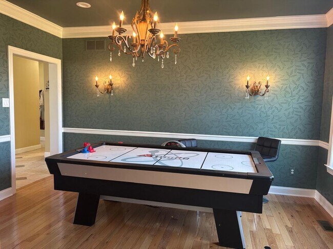 Building Photo - 501 Rain Tree Cir