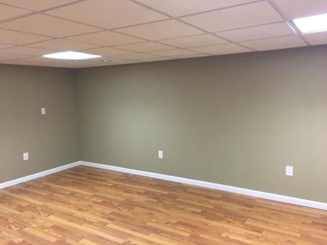 Building Photo - 554 S Keyser Ave