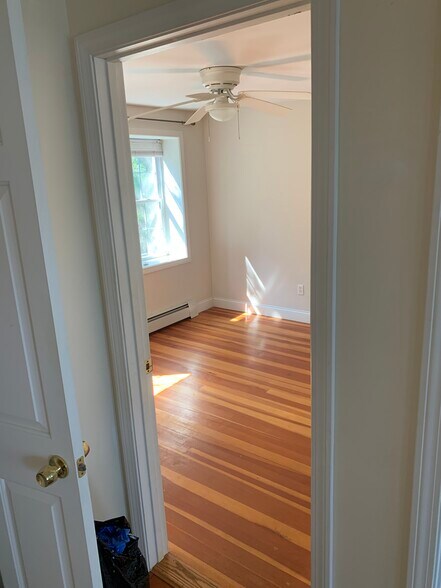 Bedroom 1 - 35 Bridge St