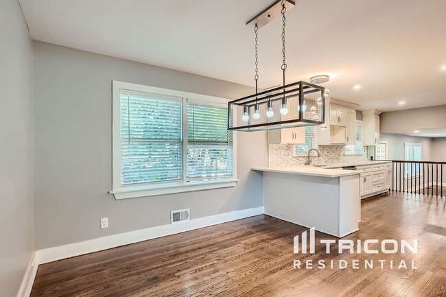 Building Photo - 2241 Wallingford Dr