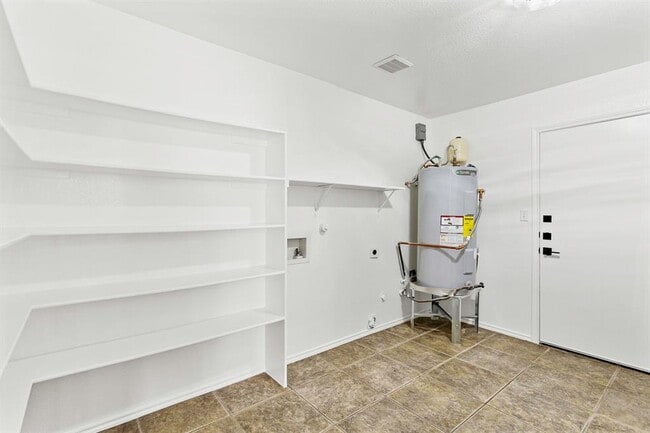 Building Photo - 2431 Lavendale Ct