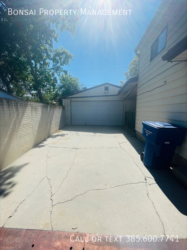 Building Photo - 1517 Mango Rd
