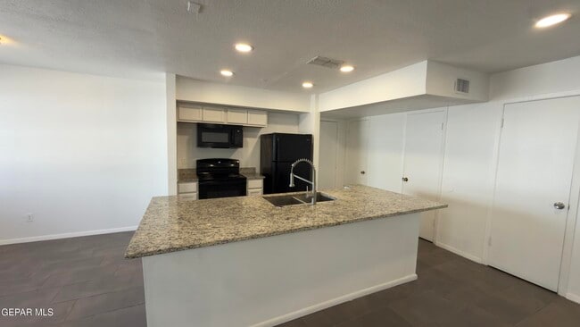 Building Photo - 101 3 N Trevino Rd