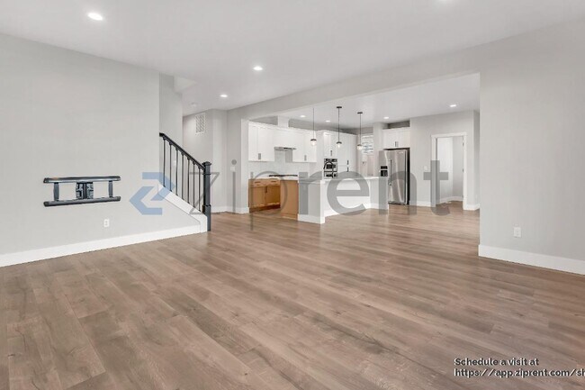 Building Photo - 11781 NW Thelin Ln