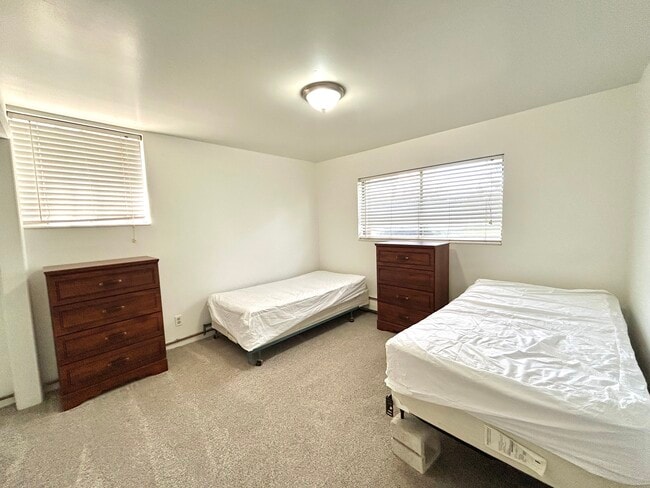 Building Photo - Pinnacle Apartments