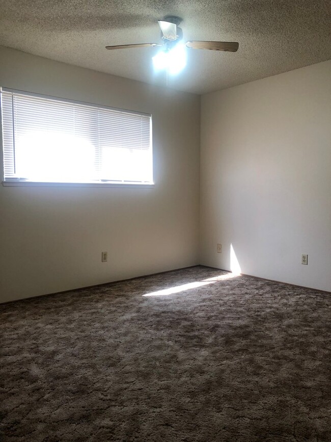 Building Photo - Cozy 2 bedroom duplex in Turlock