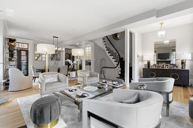 Building Photo - 50 River St