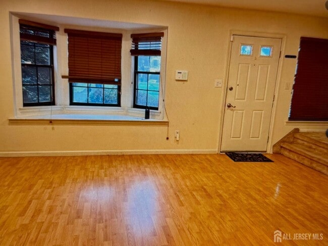 Building Photo - 2802 Deerfield Dr