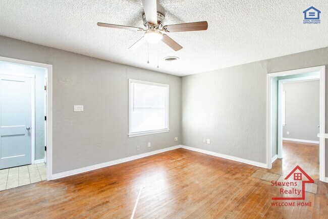 Building Photo - 2524 Prentice NW