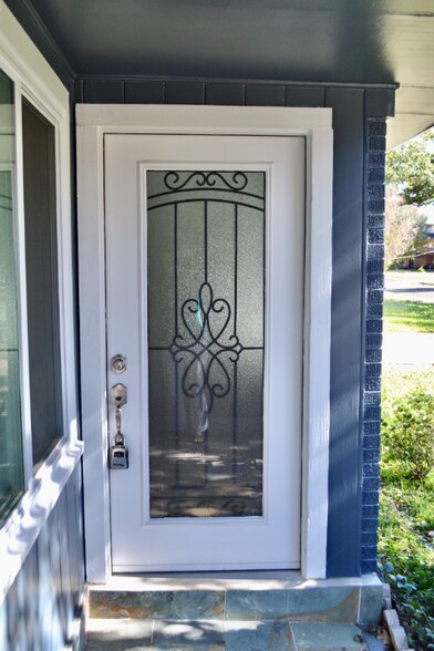 Building Photo - 5410 De Milo Dr