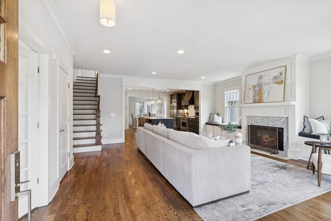 Building Photo - 2310 Vaulx Ln