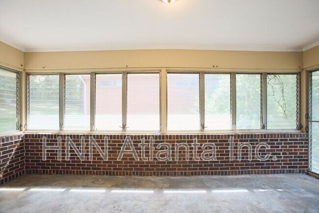 Building Photo - 826 Jefferson Ave