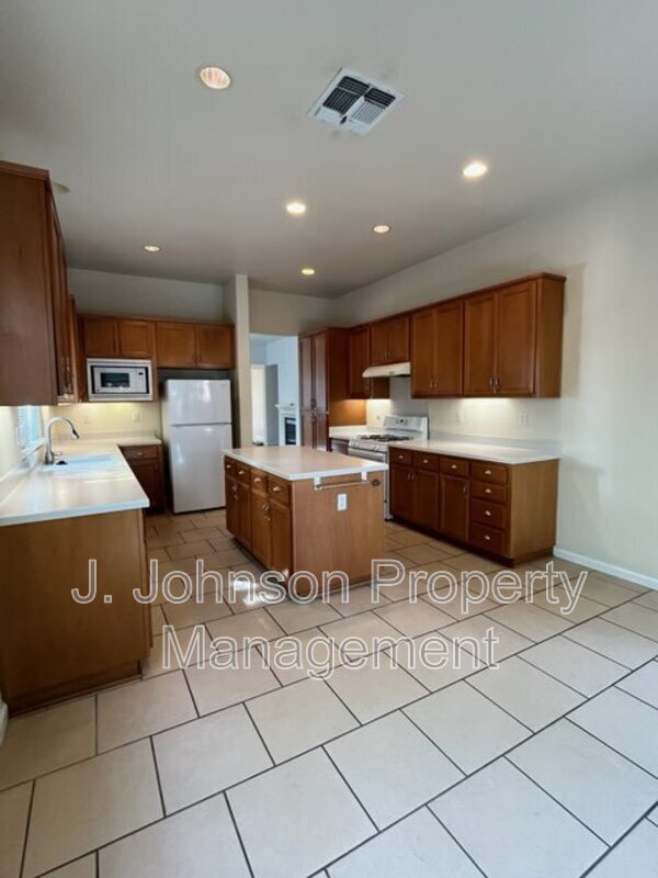 Building Photo - 436 Goodall St