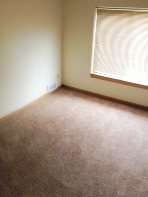 Building Photo - 4980 S Landing Dr