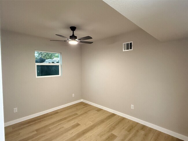 Building Photo - 5238 Pease St